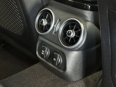 Used 2018 Kia Stinger image 30