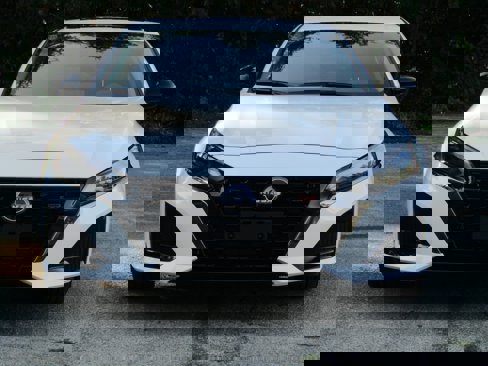 Used 2025 Nissan Altima 2.5 SR w/ SR Premium Package image 7