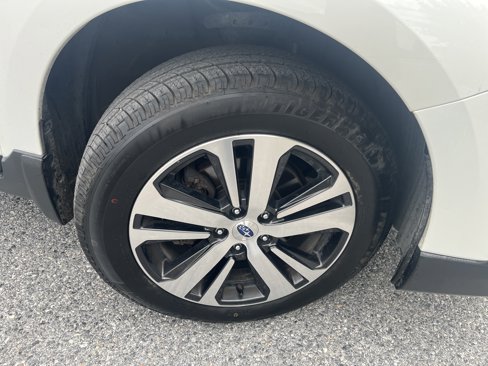 Used 2018 Subaru Outback 3.6R Limited image 11