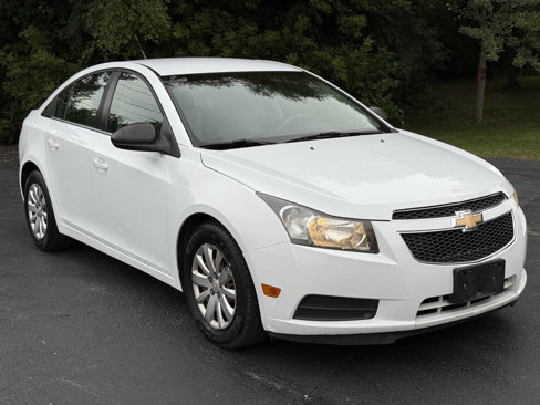 Used 2011 Chevrolet Cruze LS w/ Connectivity Package image 4