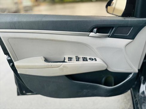 Used 2019 Hyundai Elantra SE image 13