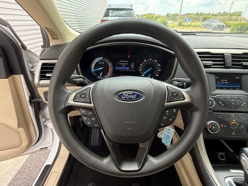 Used 2016 Ford Fusion SE image 11