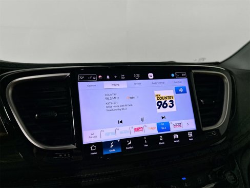 Used 2023 Chrysler Pacifica Pinnacle image 14