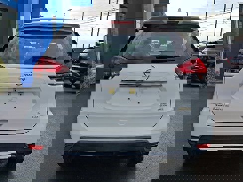 Used 2019 Nissan Rogue S image 5