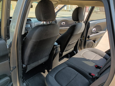 Used 2016 Kia Soul + image 10