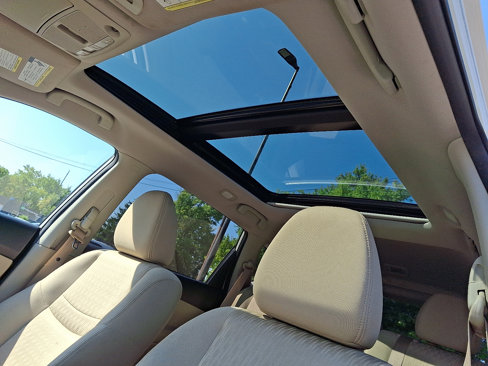 Used 2017 Nissan Rogue SV w/ Sun & Sound Touring Package image 15
