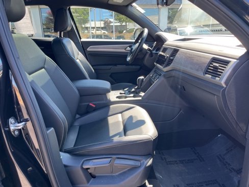 Used 2020 Volkswagen Atlas Cross Sport SE w/ Panoramic Sunroof Package image 7