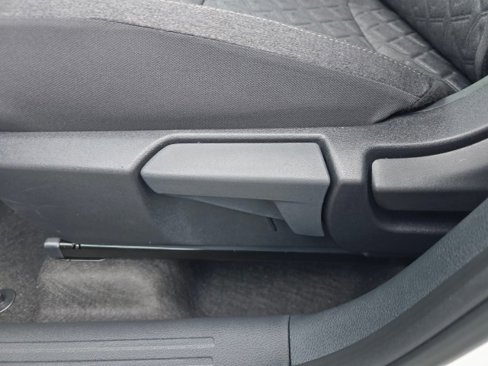 New 2025 Nissan Kicks SV image 25