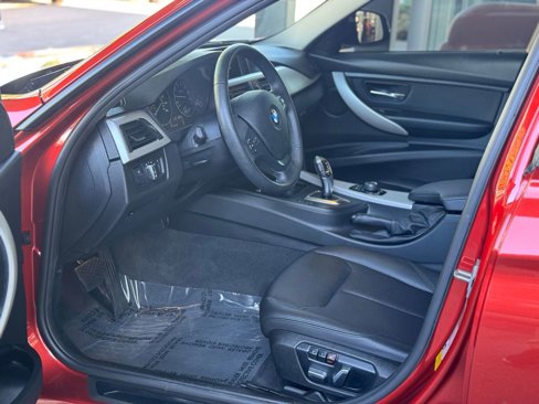 Used 2018 BMW 320i Sedan w/ Convenience Package image 11
