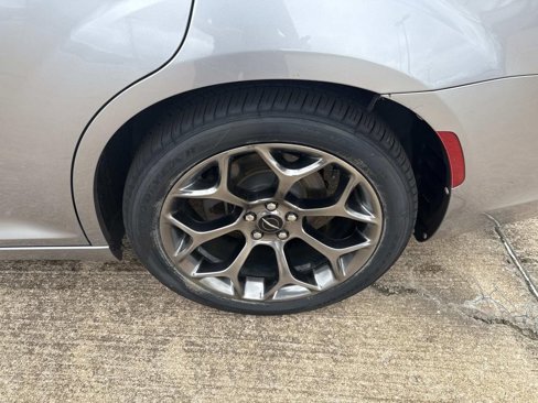 Used 2018 Chrysler 300 S w/ 300S Premium Group image 22