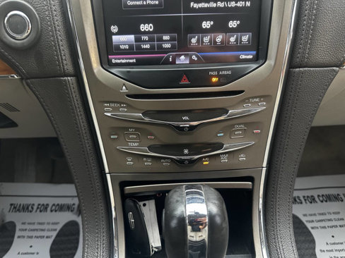 Used 2012 Lincoln MKX AWD image 32