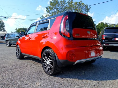 Used 2017 Kia Soul + image 9