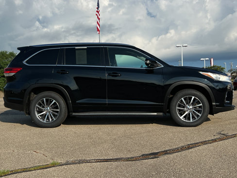 Used 2017 Toyota Highlander XLE image 8