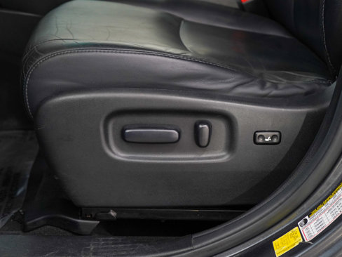 Used 2012 Toyota Highlander SE image 19