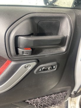 Used 2017 Jeep Wrangler Unlimited Rubicon w/ Connectivity Group image 20