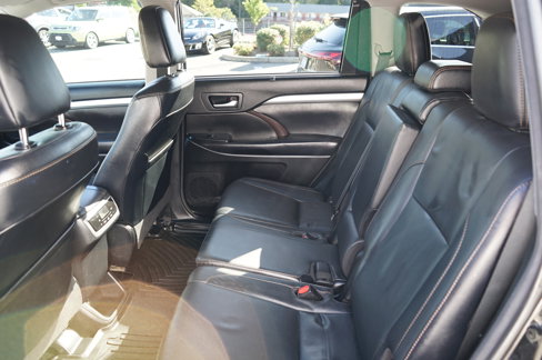 Used 2018 Toyota Highlander XLE image 18
