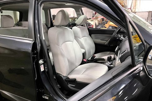 Used 2018 Subaru Forester 2.5i Premium w/ All-Weather Package image 8