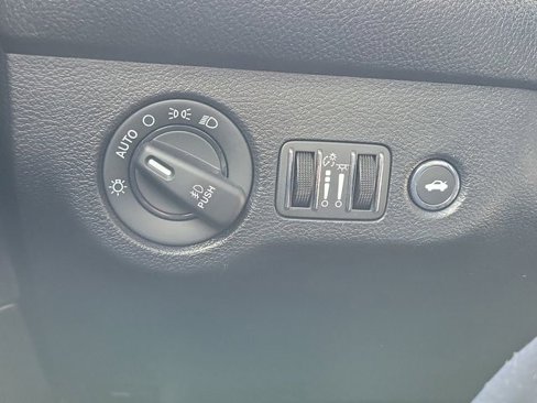 Used 2019 Dodge Challenger R/T w/ Driver Convenience Group image 30