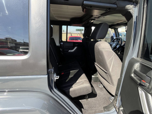 Used 2017 Jeep Wrangler Unlimited Sahara w/ Connectivity Group image 32
