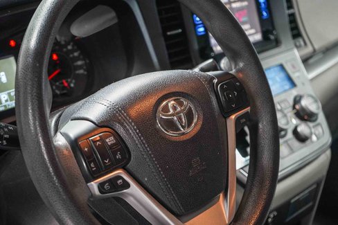 Used 2016 Toyota Sienna LE image 20