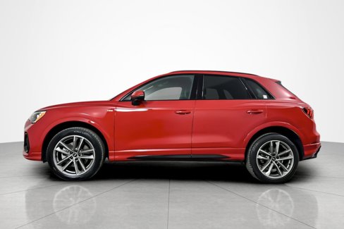 Used 2022 Audi Q3 2.0T Premium w/ Black Optic Sport Package image 2