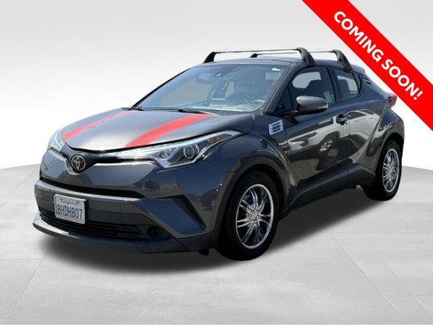 Used 2019 Toyota C-HR LE image 1