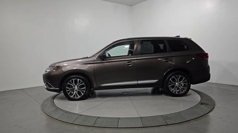 Used 2017 Mitsubishi Outlander ES image 2