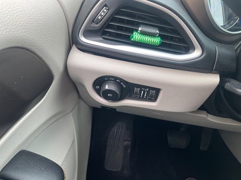 Used 2017 Chrysler Pacifica Touring-L image 33