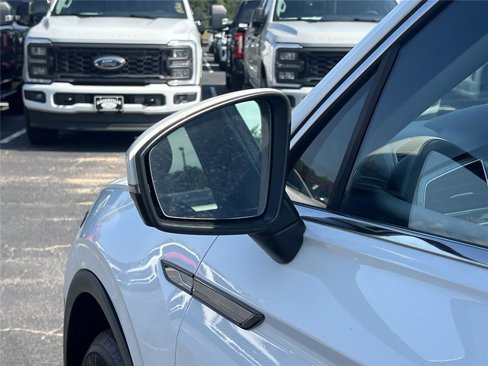 Used 2022 Volkswagen Tiguan SE w/ Panoramic Sunroof Package image 33