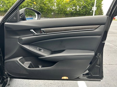 Used 2018 Honda Accord Touring image 26