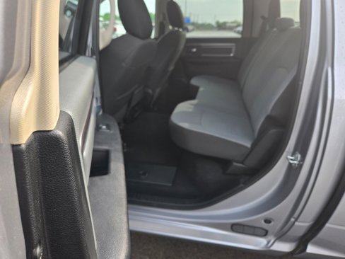 Used 2021 RAM 1500 Classic SLT image 8