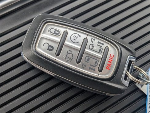 Used 2024 Chrysler Pacifica Premium image 32