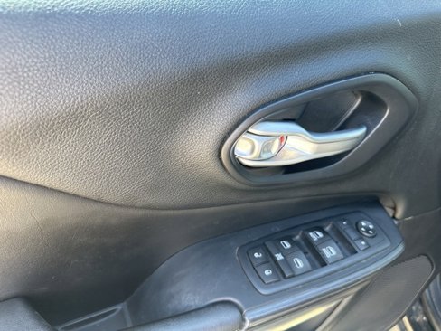 Used 2016 Jeep Cherokee High Altitude image 12