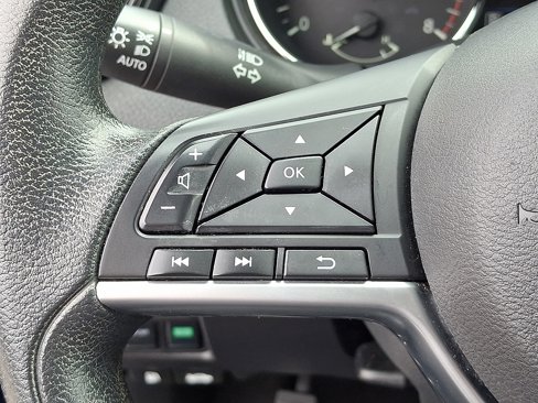 Used 2020 Nissan Rogue Sport S image 21