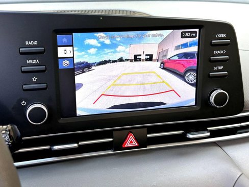 Used 2025 Hyundai Elantra SE w/ Cargo Package image 19