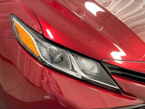Used 2018 Toyota Camry LE image 32