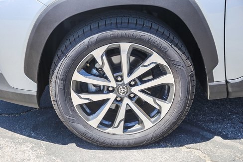 Used 2023 Toyota Corolla Cross XLE image 11
