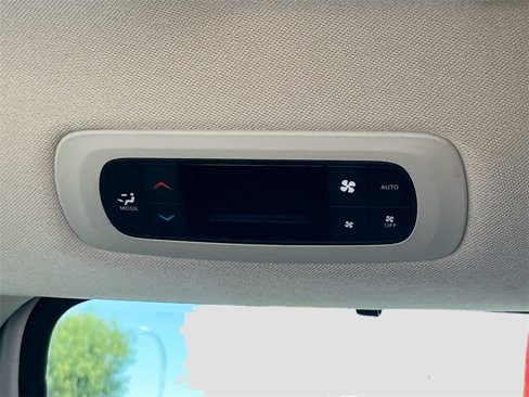 Used 2018 Chrysler Pacifica Touring-L image 25