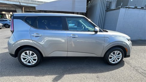 Used 2023 Kia Soul LX image 6
