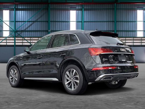 Used 2024 Audi Q5 2.0T Premium w/ Convenience Package image 3