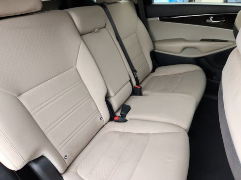 Used 2019 Kia Sorento LX image 16