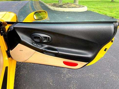 Used 2003 Chevrolet Corvette Convertible w/ Preferred Equipment Group1 image 27
