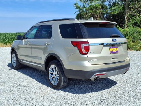 Used 2017 Ford Explorer XLT image 30