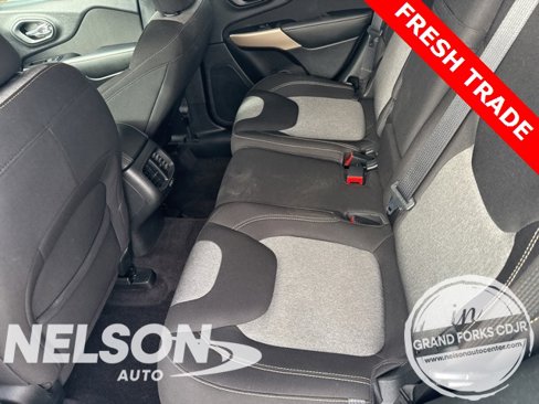 Used 2018 Jeep Cherokee Sport image 9
