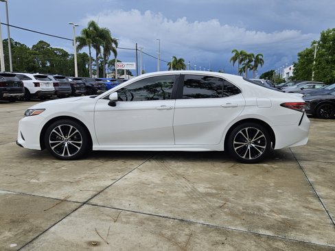 Used 2018 Toyota Camry SE image 4
