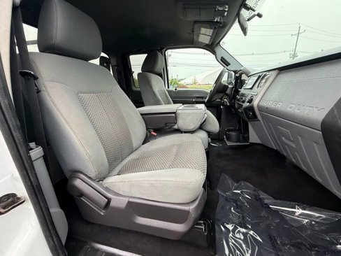 Used 2011 Ford F250 XLT w/ Snow Plow Prep Pkg image 26