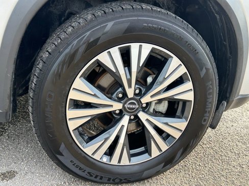Used 2023 Nissan Rogue SV image 16
