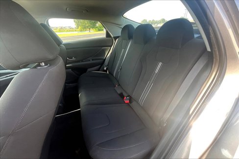 Used 2022 Hyundai Elantra SEL image 18