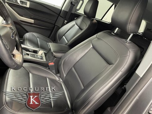 Used 2022 Ford Explorer XLT w/ Equipment Group 202A image 12
