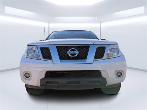 Used 2014 Nissan Frontier Desert Runner image 7